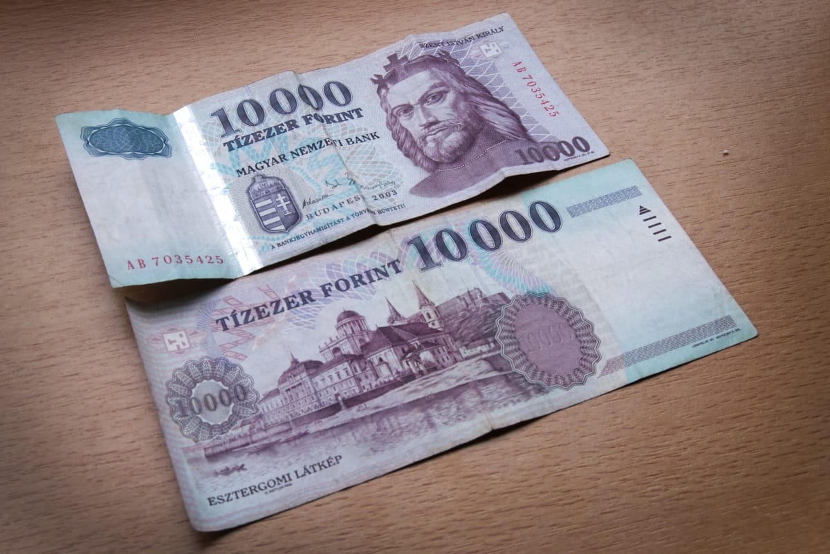 Idén év végéig fizethetünk a régi tízezressel