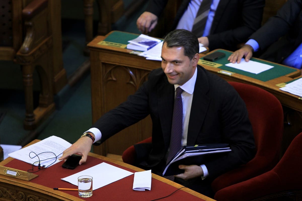 Lázár tízéves fiának 120 négyzetméteres budai lakása is van
