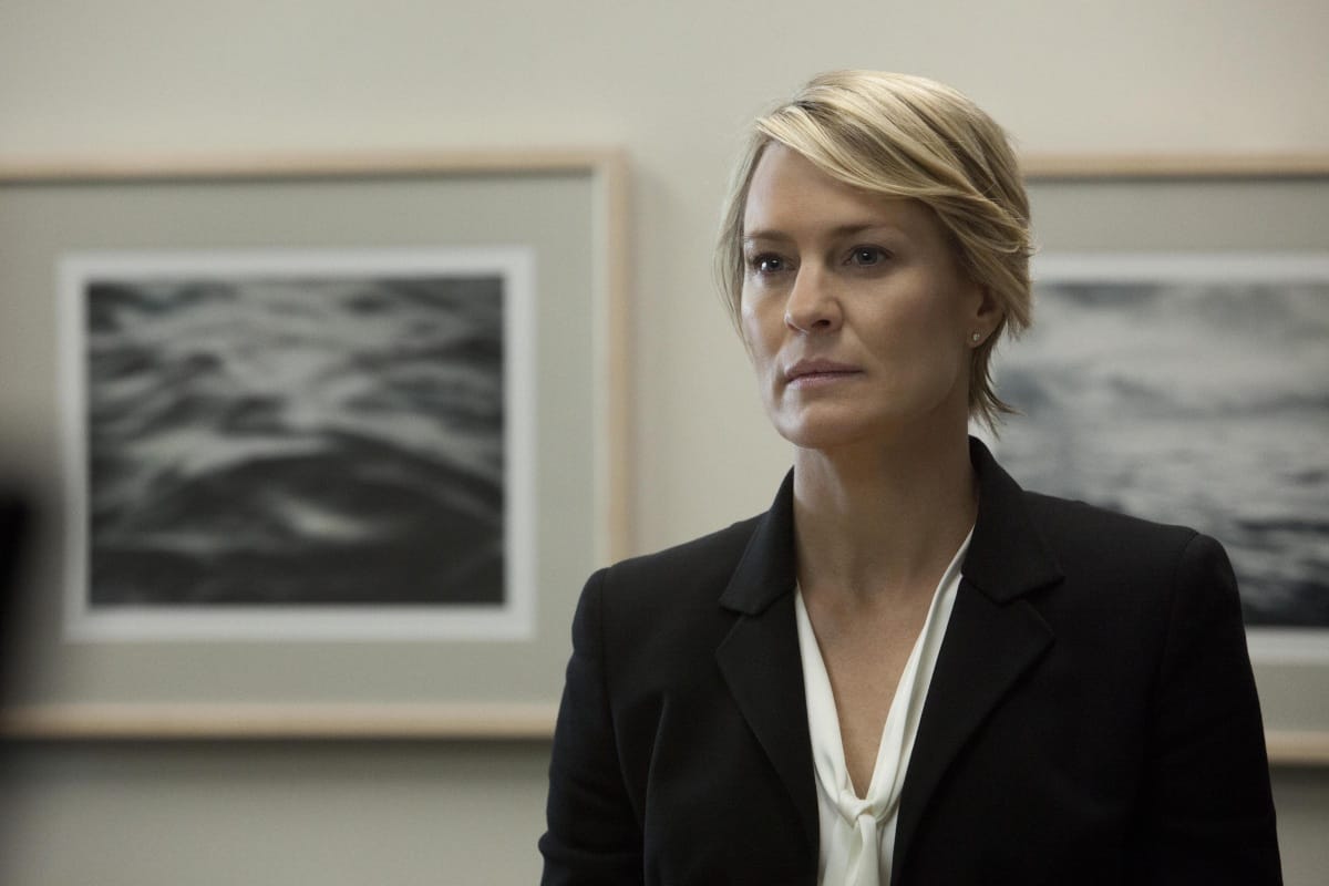 Claire Underwood csatát nyert: kiharcolta, hogy ugyanannyit keressen, mint a férje