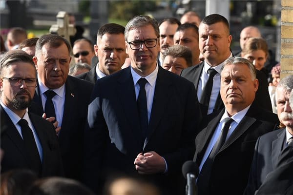 Orbán Viktor és Aleksandar Vučić közösen búcsúzott Pásztor István vajdasági magyar politikustól