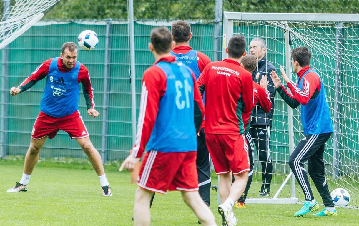 Udvariaskodnak az osztrákok a holnapi meccs előtt
