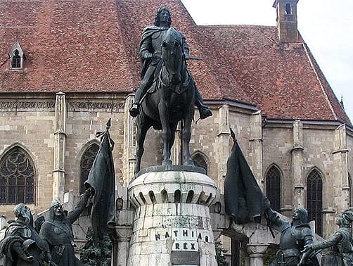 Rejtélyes időkapszula a kolozsvári Mátyás-szoborban