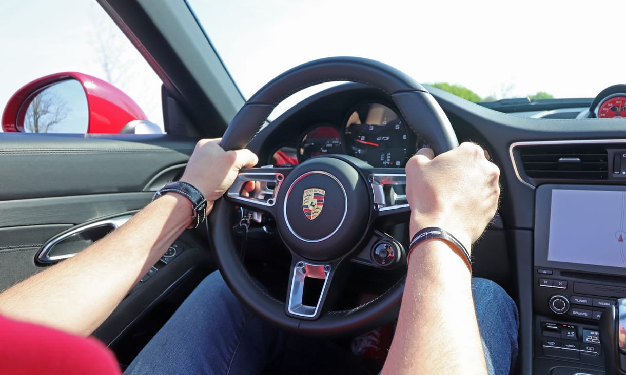 Miért jobb egy 20 millió forintos Porsche egy 60 milliósnál? Kipróbáltuk mindkettőt