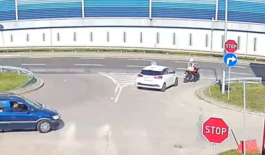 Az oktatónak sikerült elütnie a tanítványát