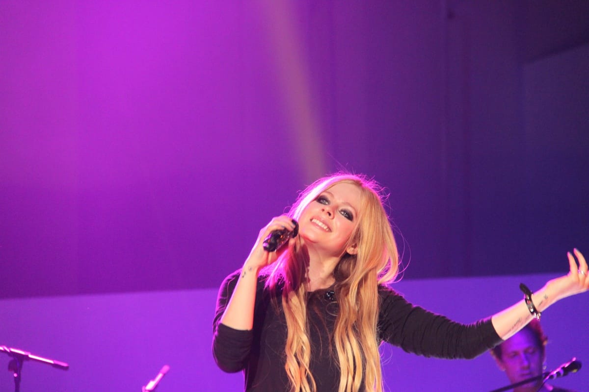 Titokzatos betegséggel küzd Avril Lavigne