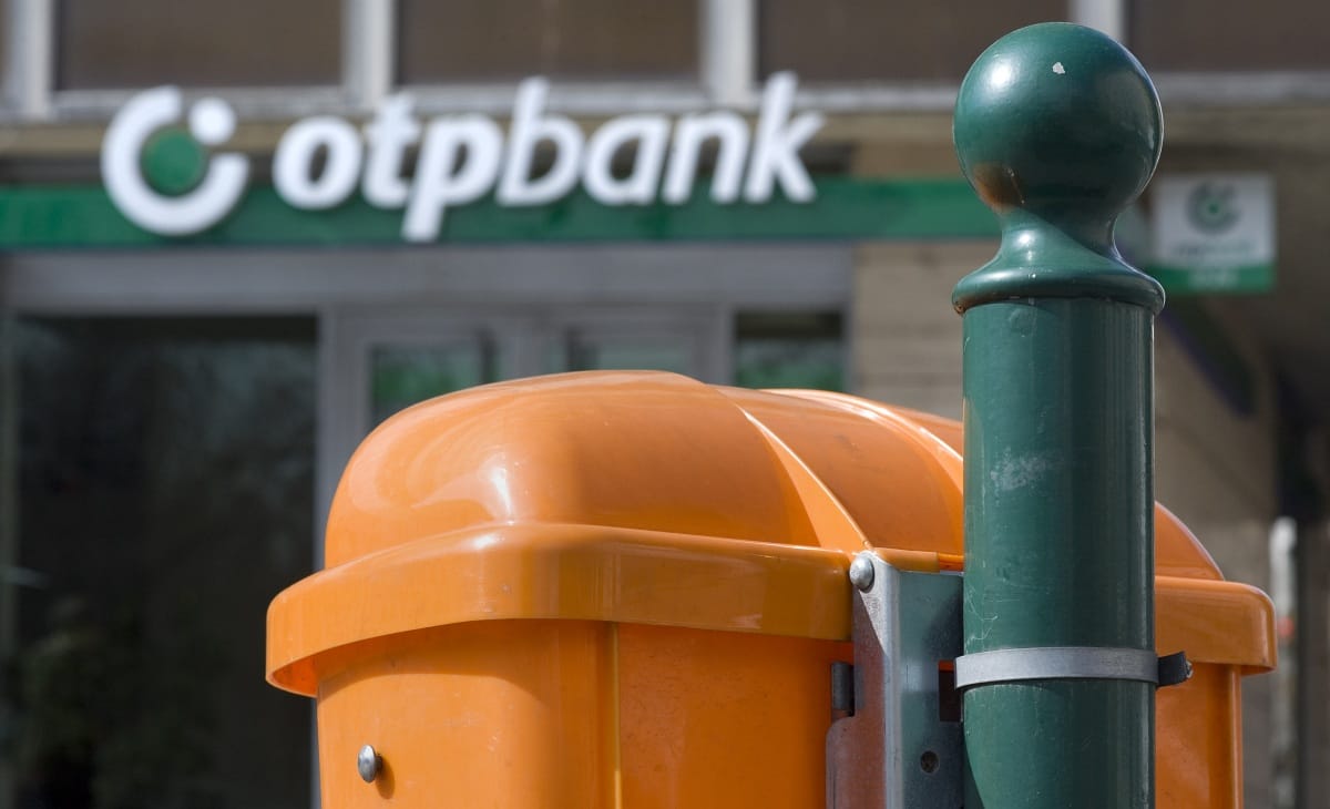 Az OTP-nél sem lehet majd dollárcsekket beváltani