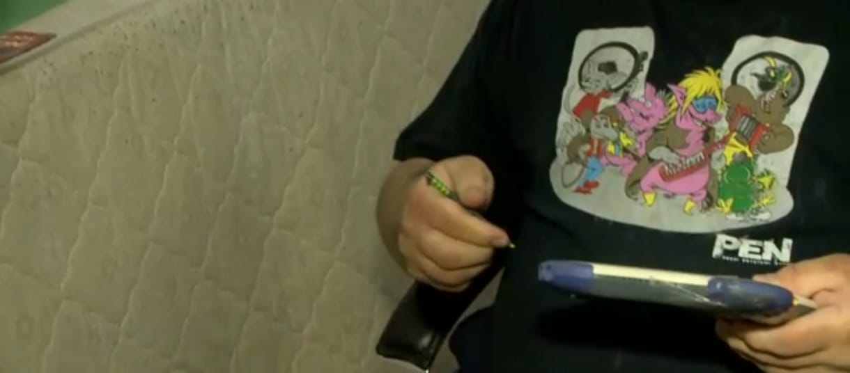 Megözvegyült a fogyatékkal élő fiát nevelő apa, az állam levonta az otthonápolási díj nagy részét