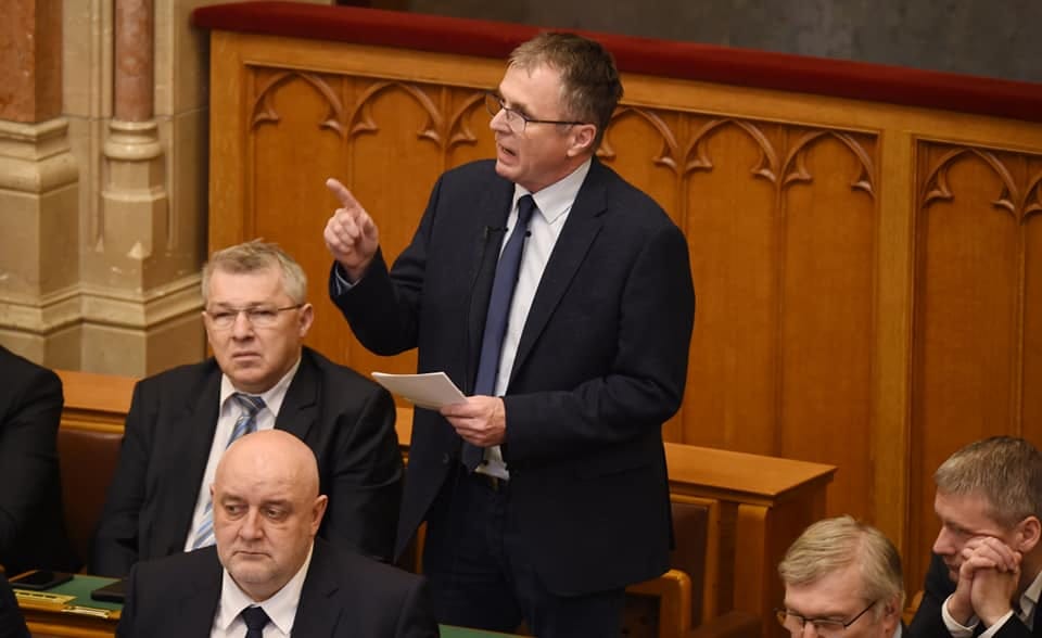 Elkoboznák a drogkereskedők teljes vagyonát, és akár ki is tilthatják őket egy településről