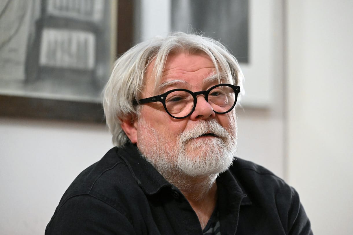 Egy vaskos kötetben összegezte eddigi költői életművét Parti Nagy Lajos