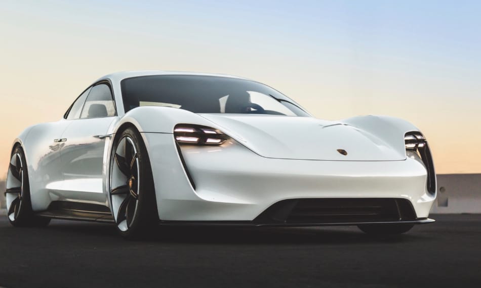 Kémvideó: kamu kipufogóval tesztelik a Porsche első villanyautóját