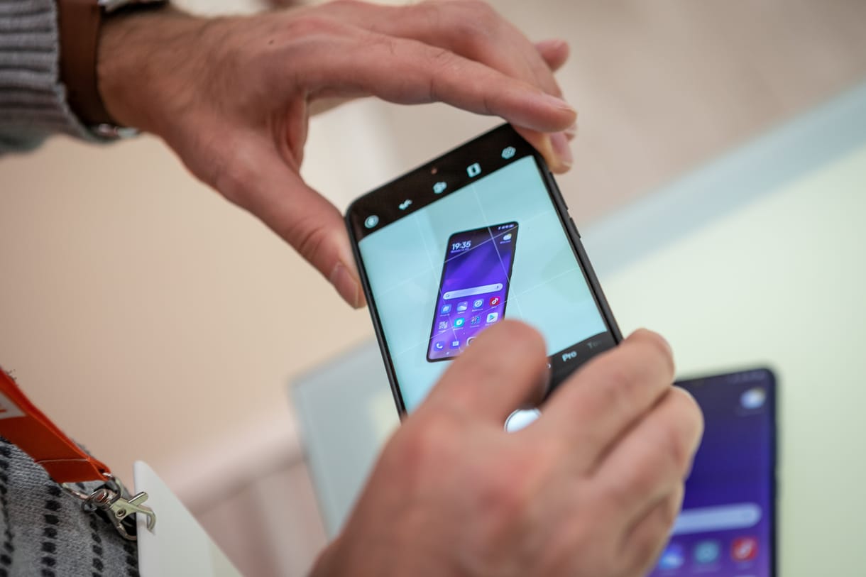 Újraindul a gazdaság: Kínában 241%-kal megugrott a mobiltelefonok eladása márciusban