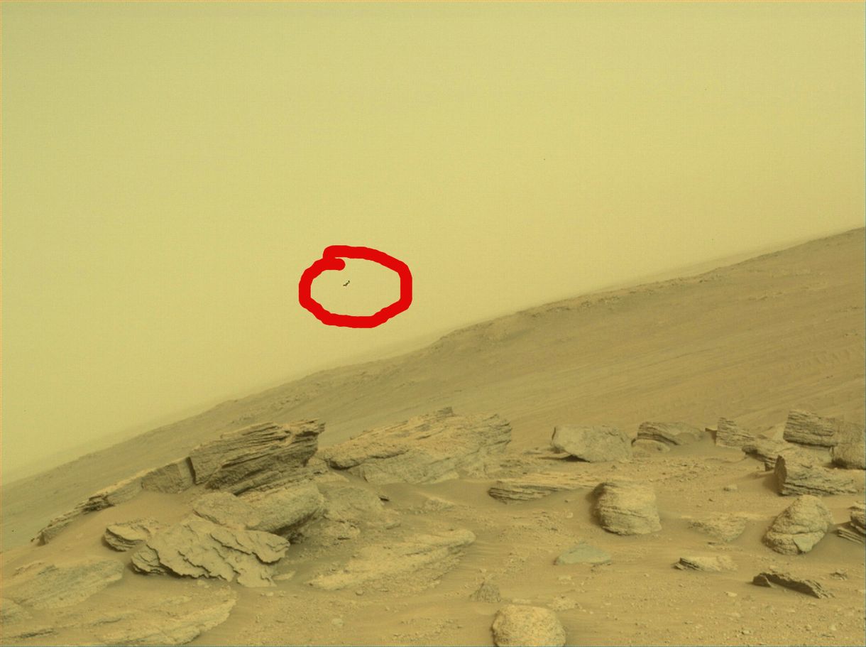Furcsa repülő tárgyat fotózott a NASA a Marson, aztán jött az igazság