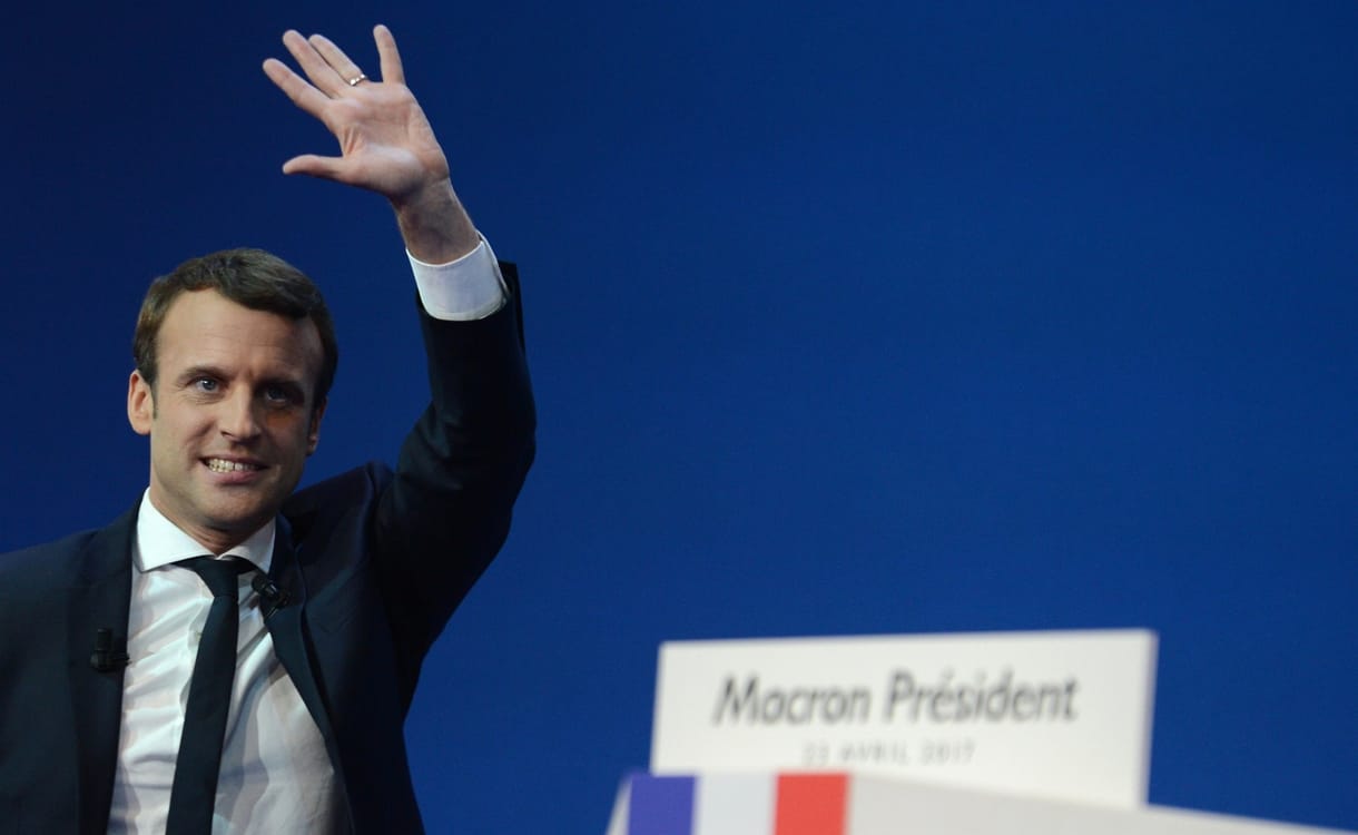 Az Európai Bizottság egyértelműen Macron mellett áll