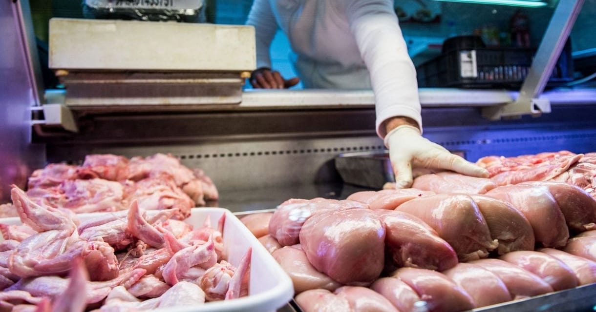 Vegyszerezett csirkemájat árul több magyarországi üzlet is