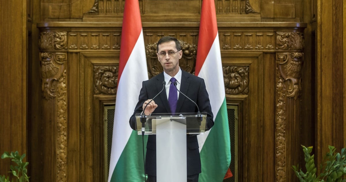 Kinyitotta a kormány a pénzeszsákot, ekkora osztogatást még sosem láthattunk