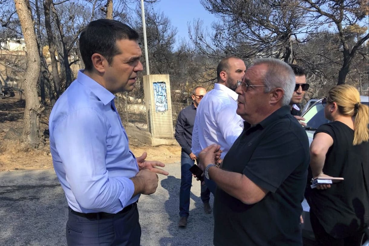 Az erdőtűz túlélőivel találkozott a görög miniszterelnök