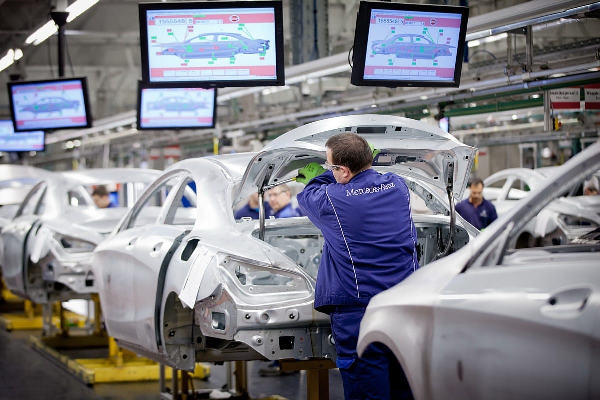 A Mercedes felfüggesztette a kecskeméti gyár bővítését