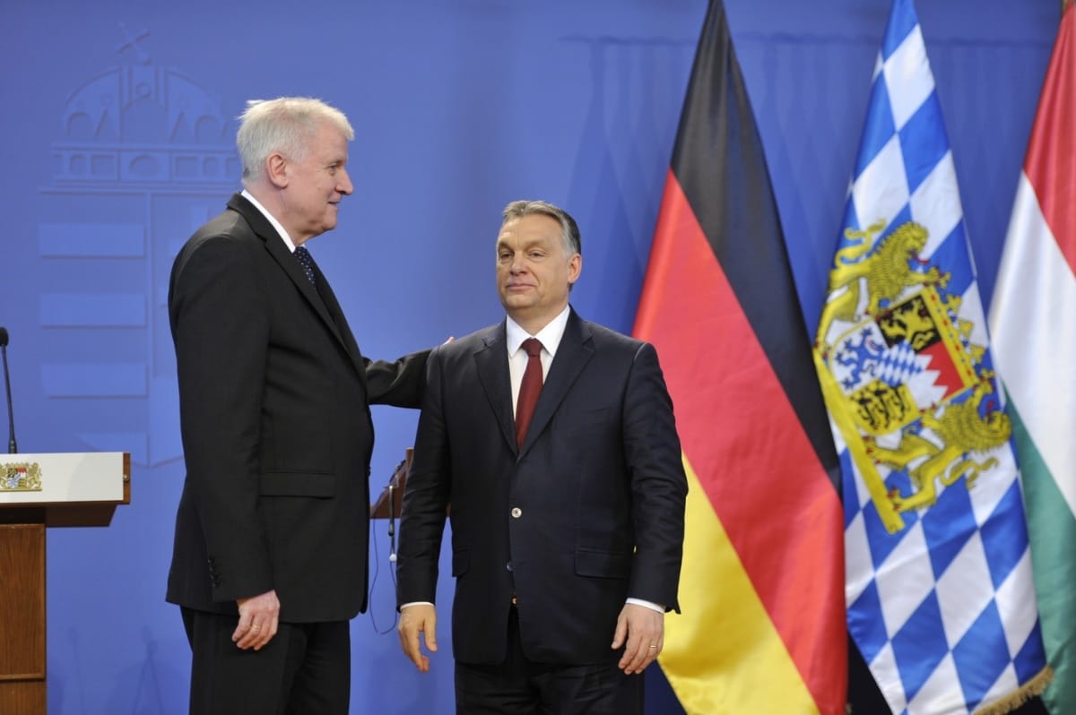 A német lapok Merkel hergelésének tartják Seehofer budapesti látogatását