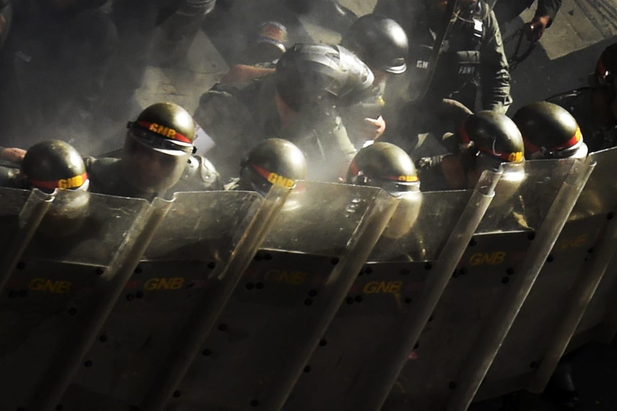 Venezuela - már a nyugdíjas tüntetőket is verik
