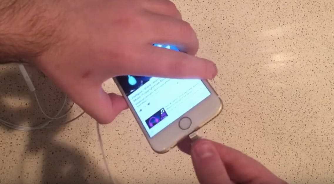 Megmutatjuk, milyen újfajta fülhallgatót csomagolhat az Apple ősztől minden új iPhone mellé