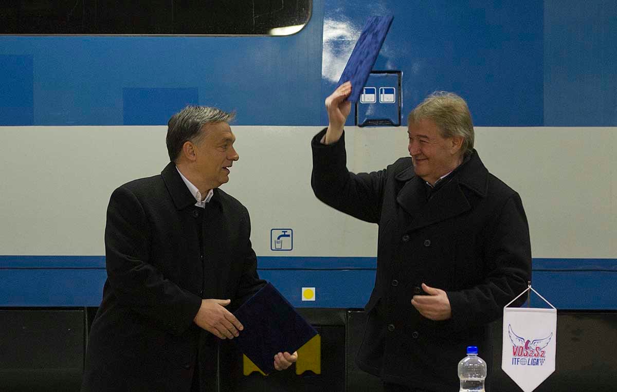 Orbán miatt vett milliós bútorokat Gaskó az irodájába