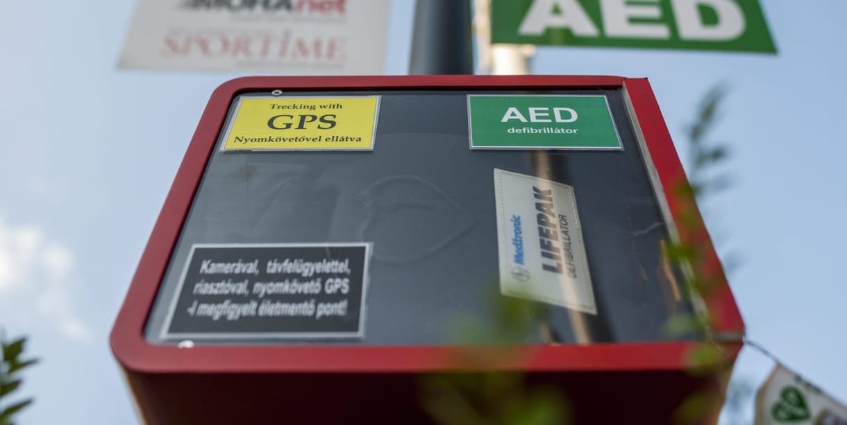 Összeesett egy 17 éves fiú a tornaórán, a tanár a diákok segítségével élesztette újra 