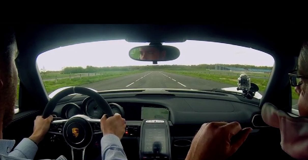 Porsche 918 Spyder túrát ért egy jól elsütött klikk a Facebookon