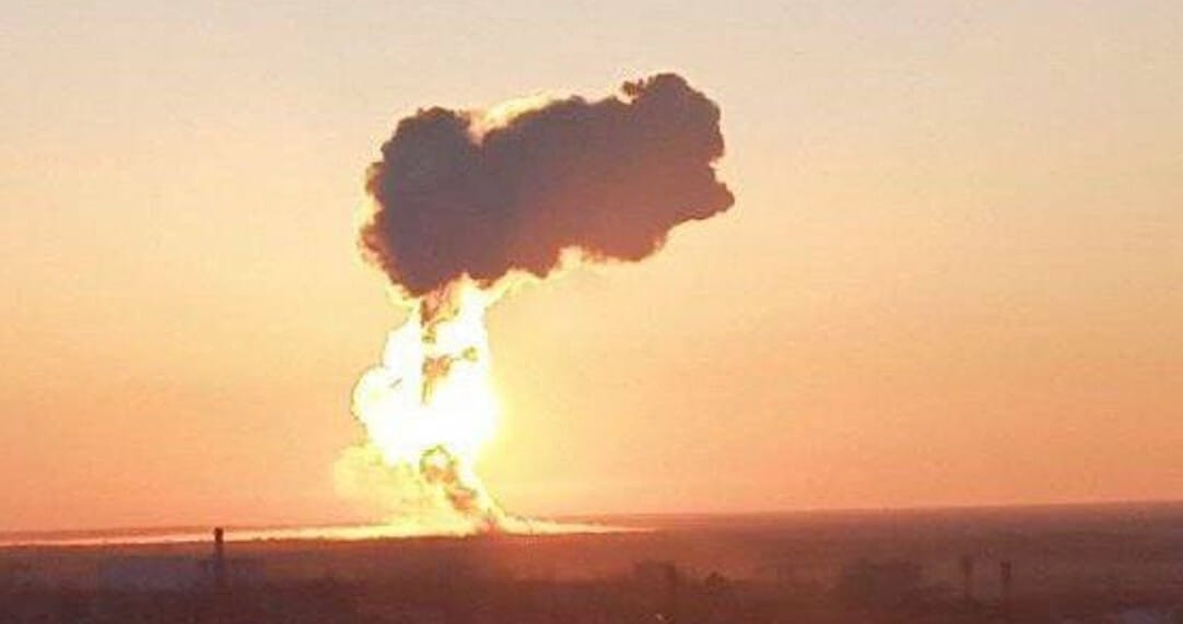 Súlyos dróncsapás ért egy orosz katonai repülőteret, ahol a nehézbombázók állomásoznak