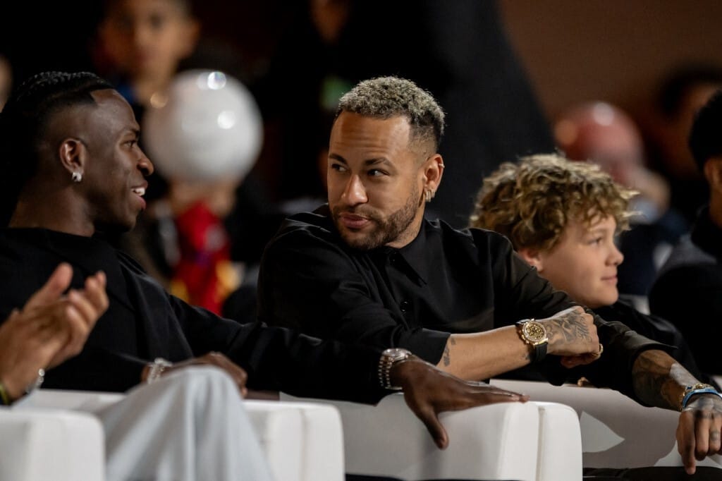 44 milliárd forint 42 perc munkáért? Neymar erre csak annyit mondott: fogd meg a söröm!