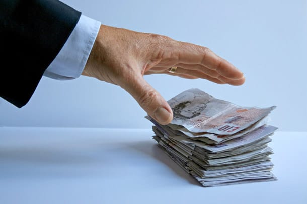 „Hát 30 ezer”: titkos kamerával buktattak le kenőpénzes makói rendőröket