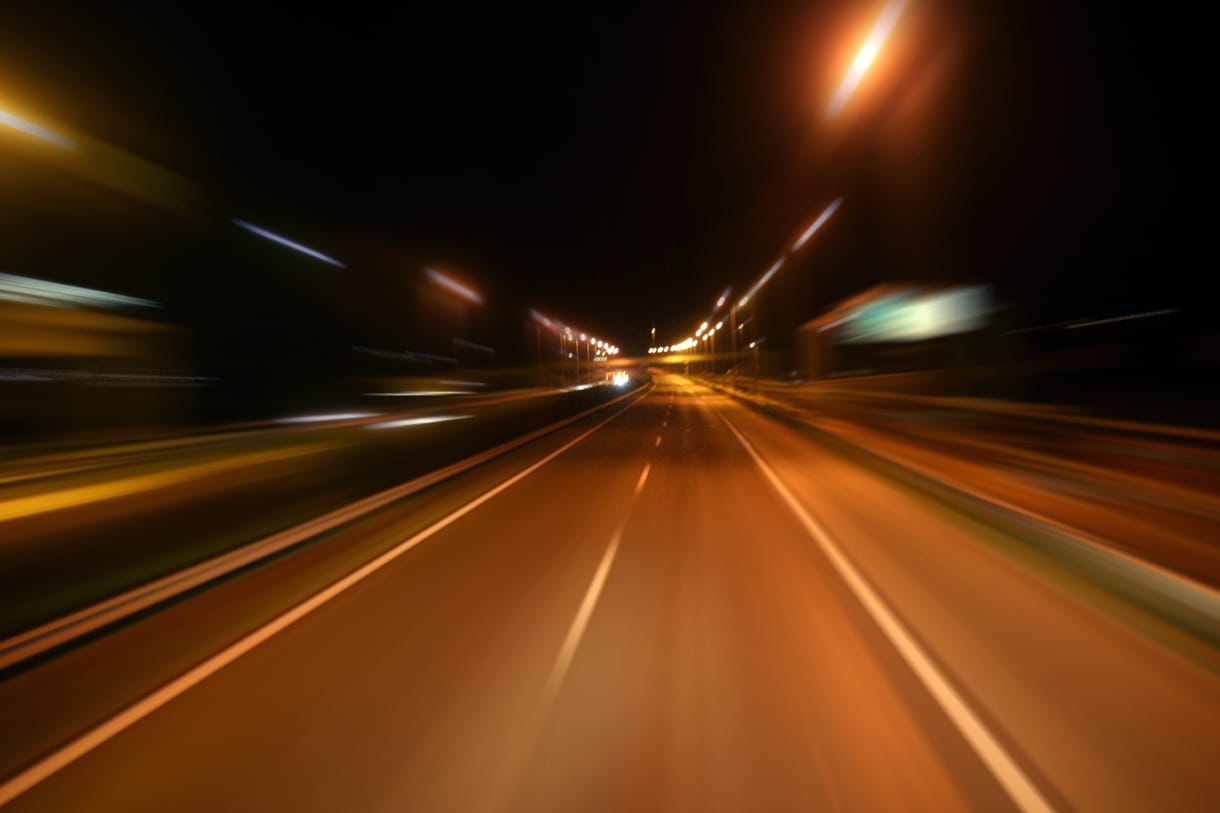 Van, ahol már 90 km/h-nál büntetnek, de van, ahol mehet a padlógáz