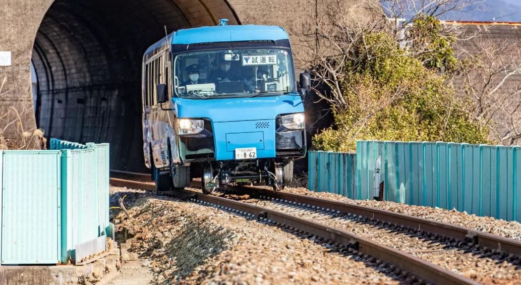 Japánban elindult a világ első buszvonata