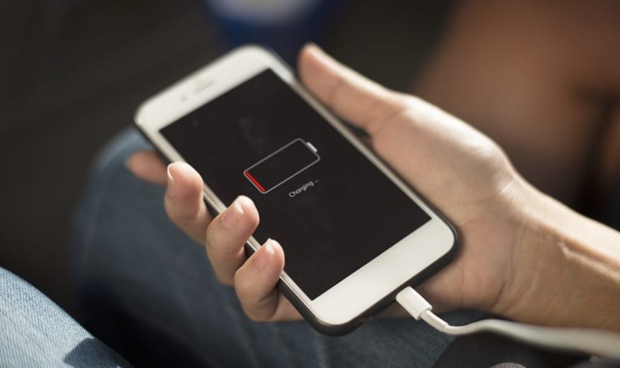 Mit szólna, ha 6 órával tovább bírná telefonja akkuja? Megtalálták a megoldást
