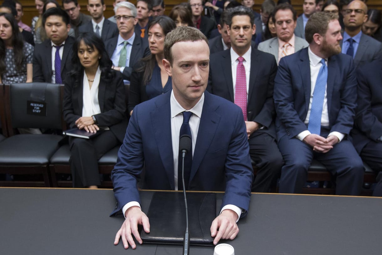 EP-képviselők: Zuckerbergnek meg kell jelennie az Európai Parlamentben