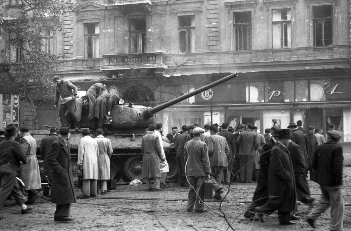 Átverve érzi magát és perli Schmidt Máriáékat egy 56-os pályázó