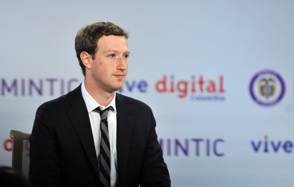 Zuckerberg elmagyarázza a kritikusoknak, miként adományozza el vagyonát