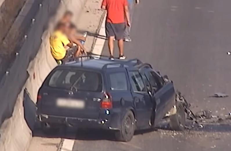 Újabb videón mutatta meg a közút, hogyan lesz komoly karambol a figyelmetlenségből