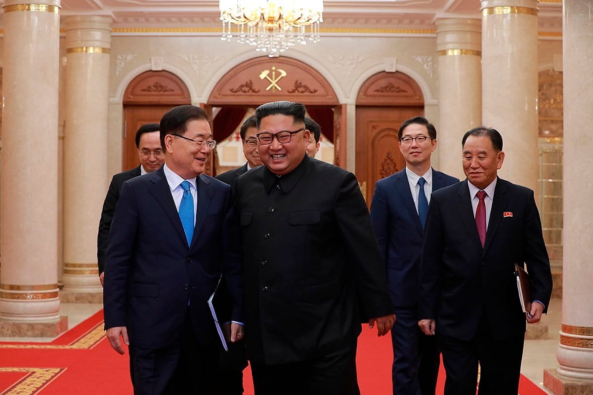 Ilyen jókedvűnek még biztosan nem látta az észak-koreai diktátort – fotók