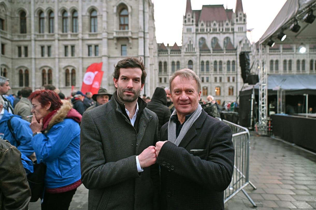 Varju László visszatérne a parlamentbe, Fekete-Győr András „ebben a kutyakomédiában nem vesz már részt”
