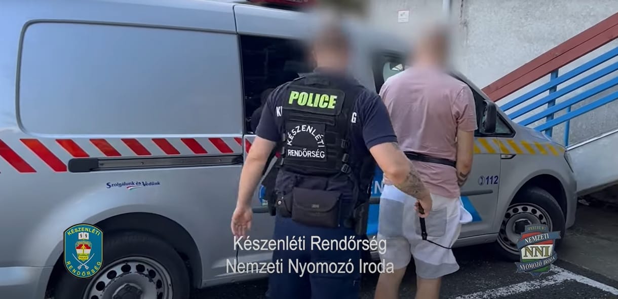 Gyermekpornó felvételek tucatjait tárolta a telefonján egy pápai férfi, elfogták – videó