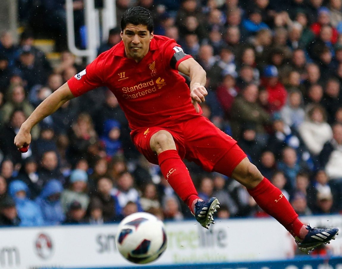 Tízmeccses eltiltás Suarez harapása miatt