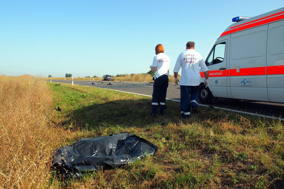 Előzés közben halt meg egy szolgálaton kívüli rendőr Csongrádnál