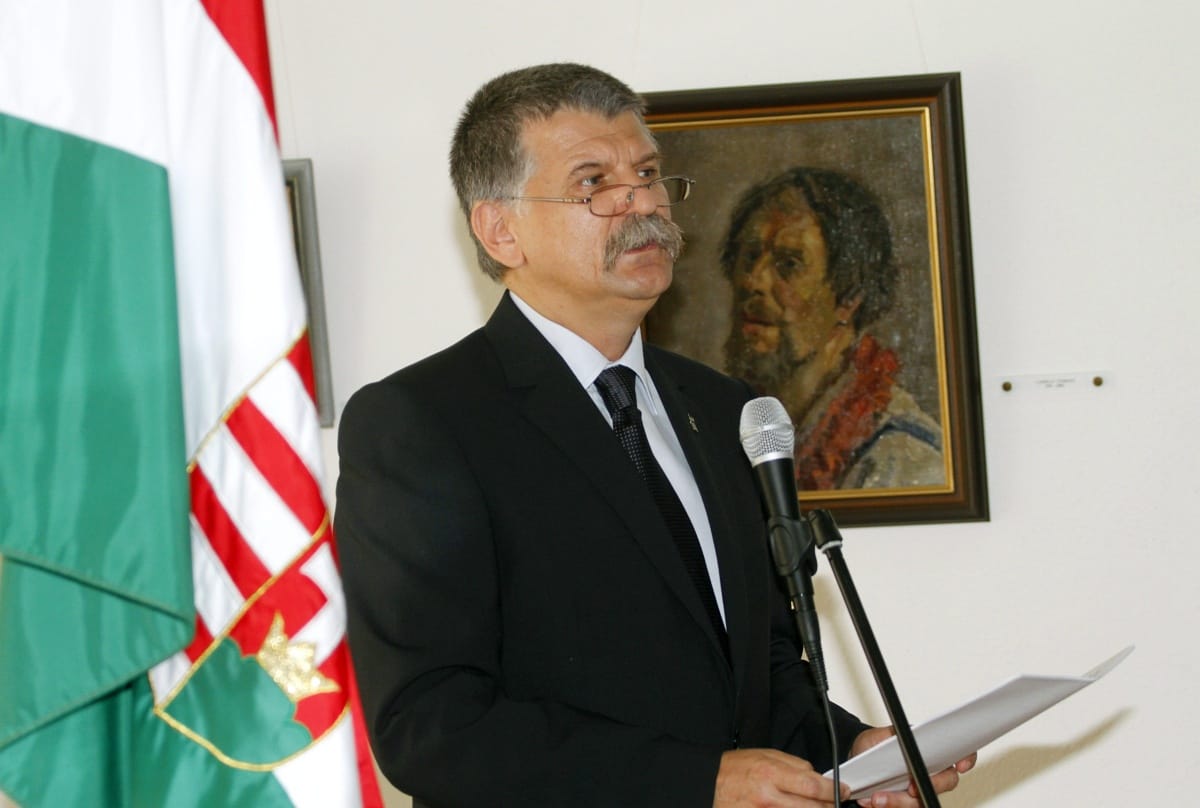 Kövér: 
