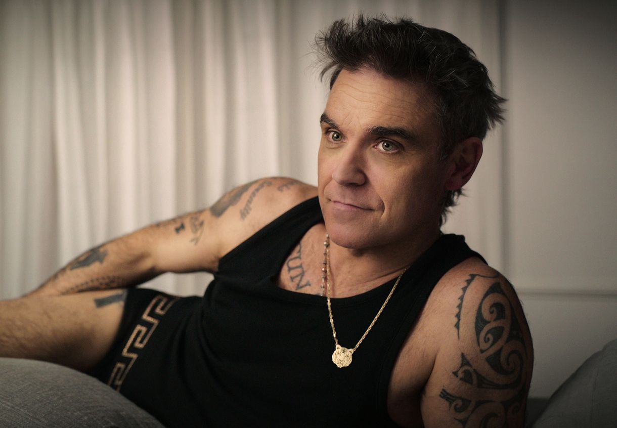 Robbie Williams alsógatyában néz vissza a kissrácra, a Rock DJ-re, a drogokra, a bukásra és a szárnyalásra