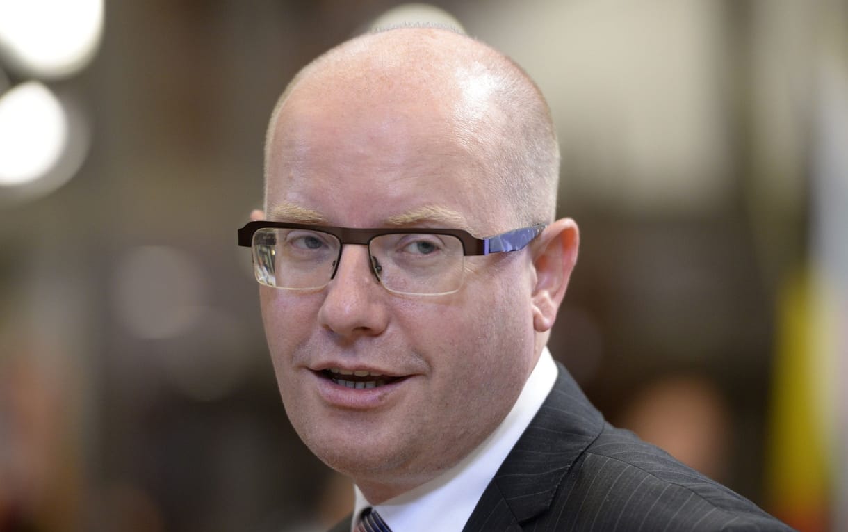 Belerúgott milliárdos miniszterébe, de elhasalhat a kormányfő