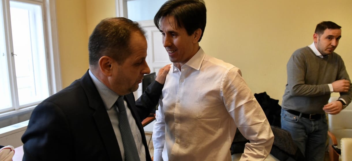 Videó: Czeglédy Csaba és Budai Gyula különös találkozása a választási bizottság ülésén