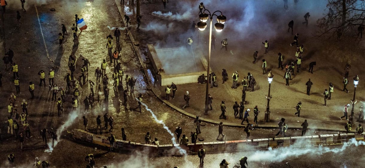 Az orosz trollok a francia tüntetések körül is kavarnak