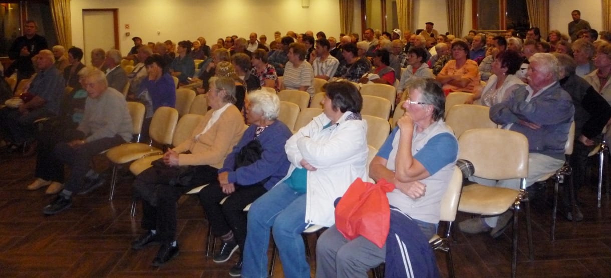 Nagy balhé van Kisteleken, a családi pótlékból is letiltották a csatornapénzt