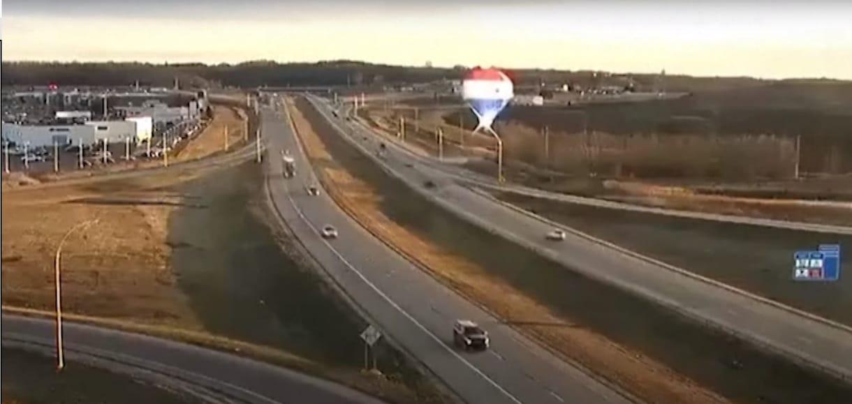 Villanyvezetéknek csapódott egy hőlégballon Minnessotában – videó