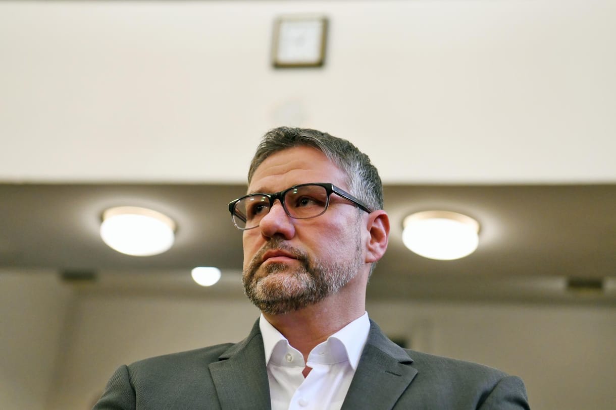 Simonka György kifizette a tartozását, Boldog István új életbiztosítást kötött, Czeglédy Csabának eltűnt a nyugdíjszámlája 